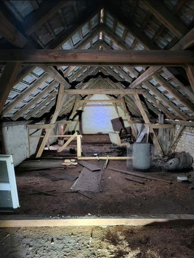 Einfamilienhaus mit großem Grundstück – Dachboden Scheune