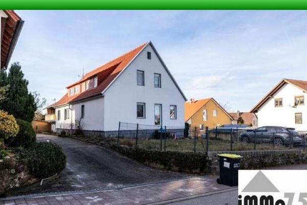 Wohnen und clever finanzieren: Modernisiertes Zweifamilienhaus vermietete Einheit + leere Wohnung