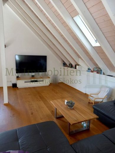 *** Charmante Maisonette-Dachgeschosswohnung mit Balkon + Garage + Außenstellplatz *** – Wohnzimmer