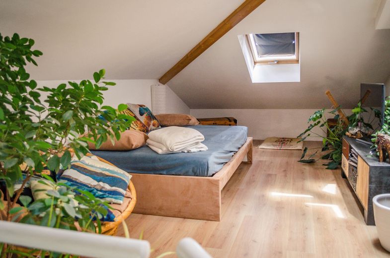 well-located maisonette condominium apartment with underground parking, only 200m to Wiesengrund! – Galerie 2