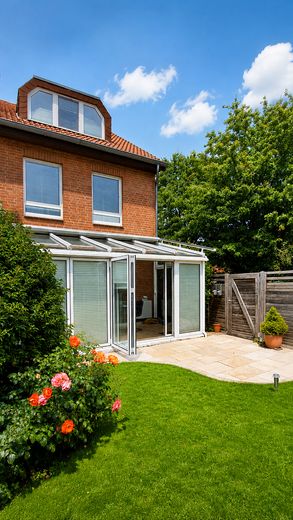 Lichtdurchflutetes Reihenendhaus in ruhiger Wohnlage von Hannover- Ricklingen – Hausansicht Garten