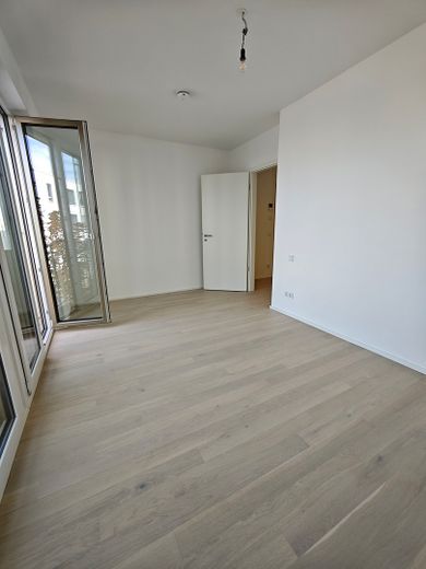 2 Zi-Wohnung Erstbezug ab 1.11. fußläufig 8 min zu U-und S-Bahn – Schlafzimmer