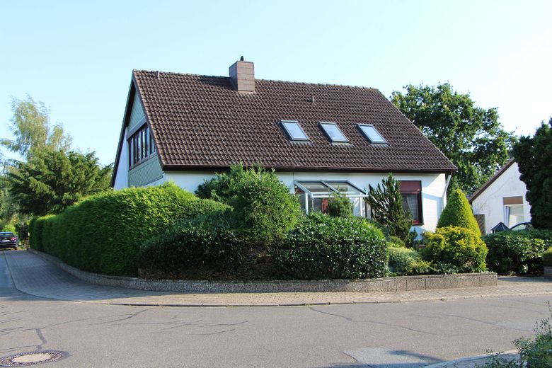 Großzügiges Einfamilienhaus mit vermietetem Obergeschoss – Foto 2