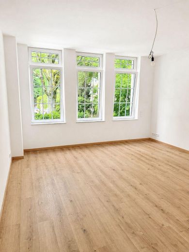 Restorasyon sonrası ilk kullanım, gösterişli Jugendstil villasında – Zimmer vorne