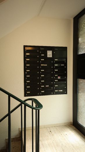 Vermietete 2-Zimmer-Eigentumswohnung mit Balkon und Duplexstellplatz in Köln-Braunsfeld – Eingangsbereich / Briefkästen