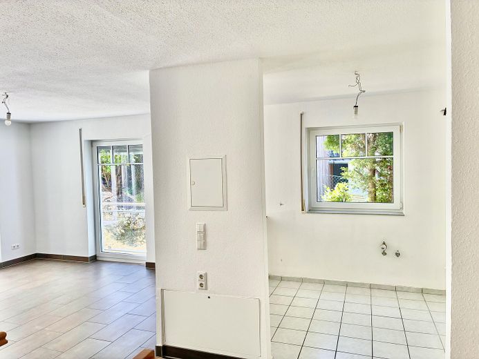 Neu renovierte EG-Wohnung mit Garten, Terrasse und Stellplatz in Neu-Anspach – Küche