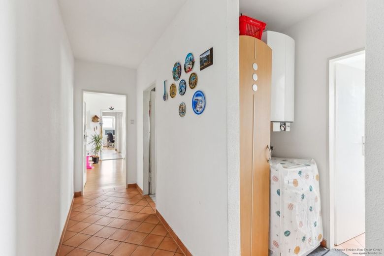 En iyi konumda yatırım fırsatı: Parkstadt Bogenhausen'de yeşil manzaralı kiralık 3 odalı daire – Flur