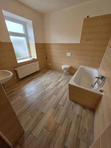 125qm 6-Raum Wohnung nach Renovierung und Sanierung zum Erstbezug – Badezimmer