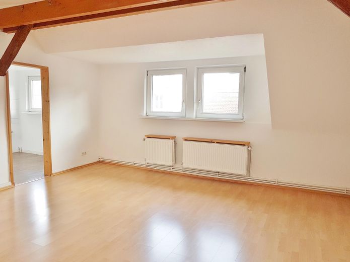 Maisonette mit Dachterrasse in centrumsnaher Anliegerstrasse – Zimmer I