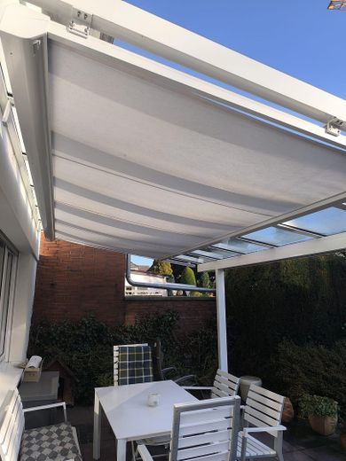 Provisionsfrei für Käufer | Familienhaus in Toplage | Bieterverfahren ab 389.000 € – Sonnenschutz Terrasse