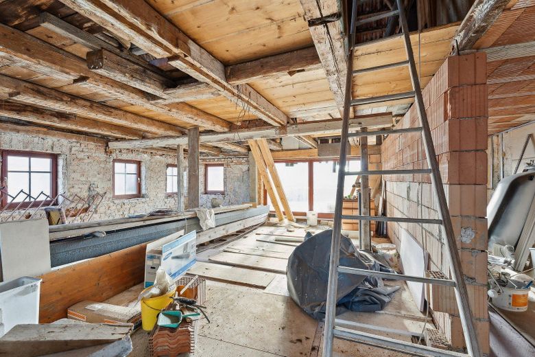 RENDITE > 7% mgl. o. Eigennutzung und Kapitalanlage kombiniert-MFH mit Ausbaupotenzial rd.350 m2 – Altteil DG 