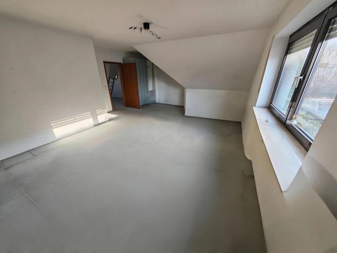 Raumwunder mit Einliegerwohnung & Doppelgarage - provisionsfrei - Erbpacht – großes Schlafzimmer OG