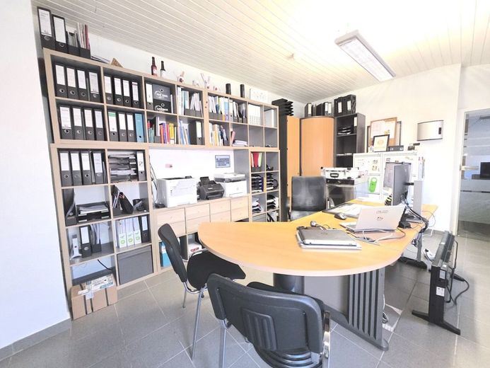 ++ MODERNISIERTE HOFANLAGE + SCHEUNE + STALLUNGEN + GROSSER GARTEN!! ++ – BÜRO