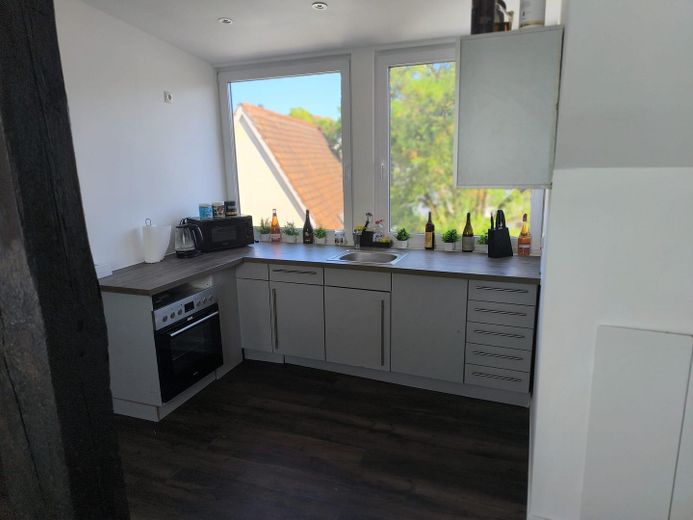 Neubau (BAFA/KfW) 85m² 2,5 ZKB helle DG-Wohnung, 2 begehbare Kleiderschränke, 3fach Verglasung – Küche