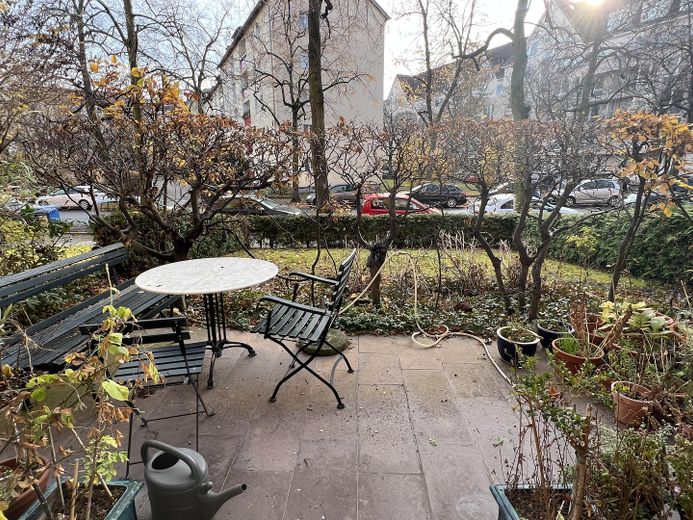 Wunderschöne 4-Zimmer-Altbauwohnung mit Garten in Wilmersdorf, nahe Rüdesheimer Platz – Terrasse vorn