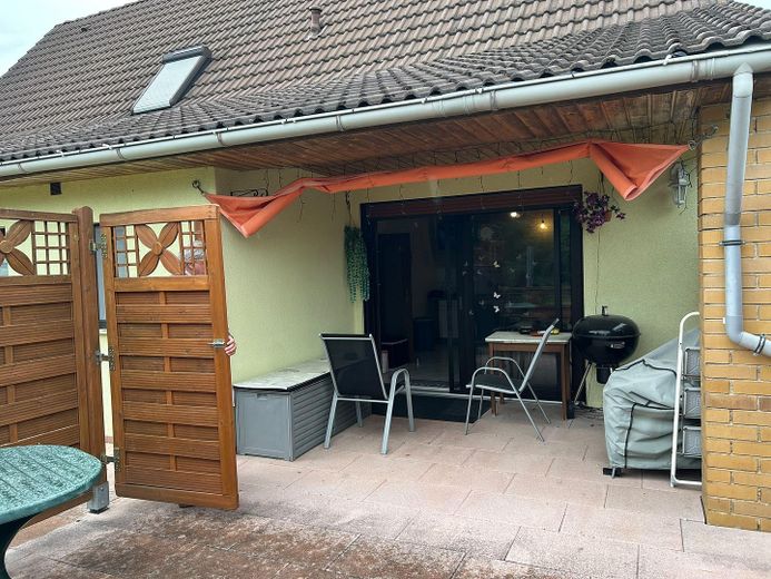 RESERVIERT: 160 m² Wohnfläche, 879 m² Grundstück: Viel Platz für Familie, Arbeit und eigene Ideen – Überdachte Terrasse