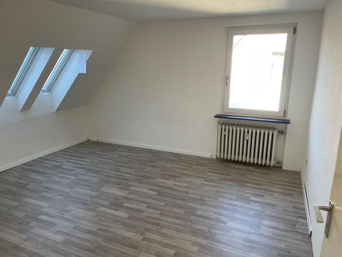 Midden in Altenbochum – vriendelijke 3-kamer zolderwoning in rustige ligging met eigen park – Schlafzimmer