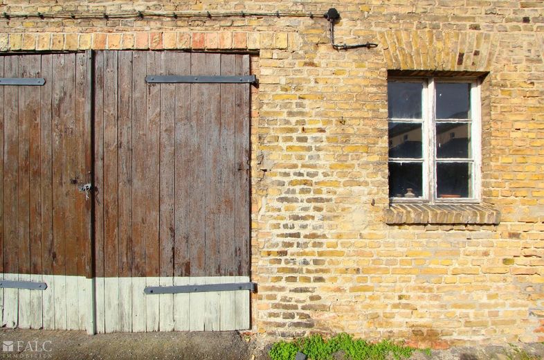 Außenwand im Innenhof