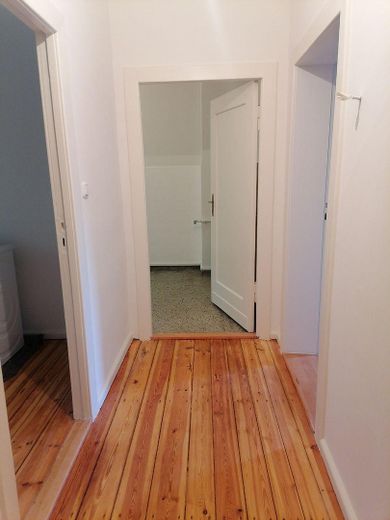 Tranquillo appartamento per single di 2 locali con balcone a Tempelhof, rialzato, ristrutturato, disponibile da subito – Foto 5