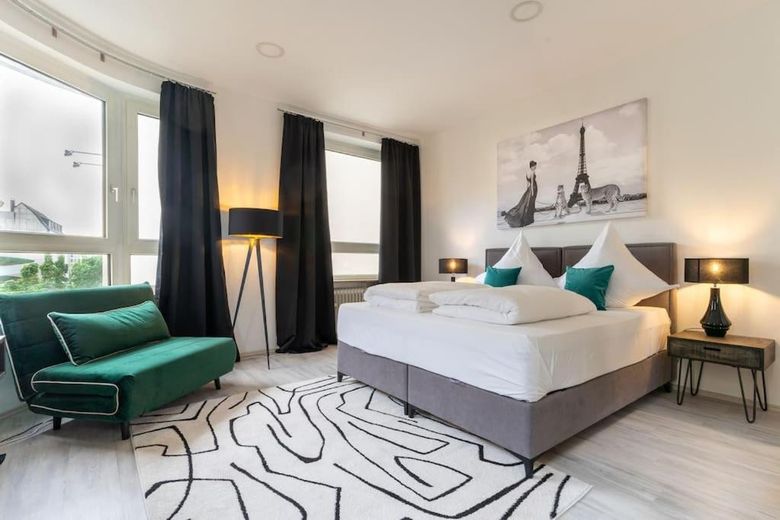 Apartment Schwebebahn – Großzügiges Wohnen mit Terrasse & Altbau-Charme – Schlafzimmer