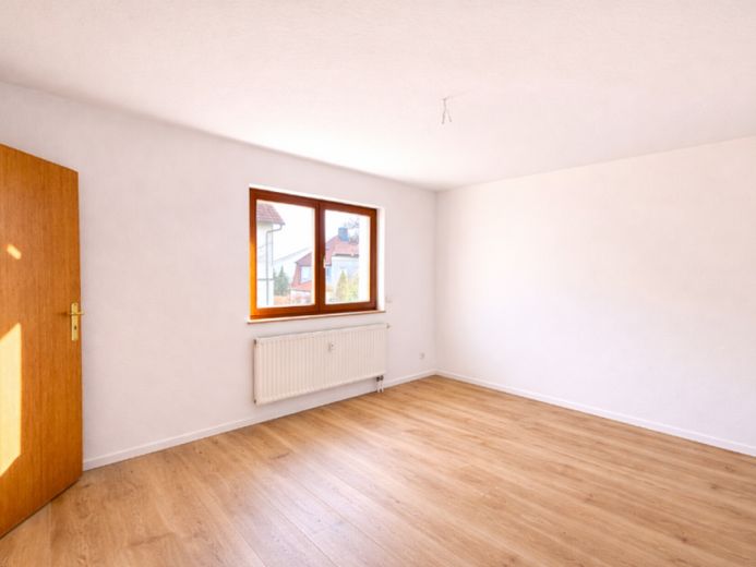 Well-maintained 2-room apartment with terrace and parking space in a quiet location – Foto 1