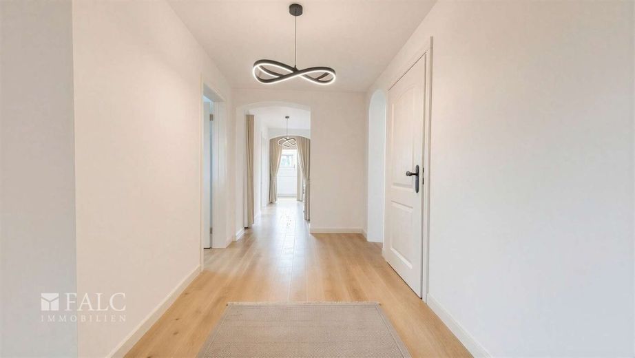 Familienidylle in Groß-Gerau - ein Zuhause mit Garten, Pool &amp; viel Platz – Flur Gestaltungsvorschlag