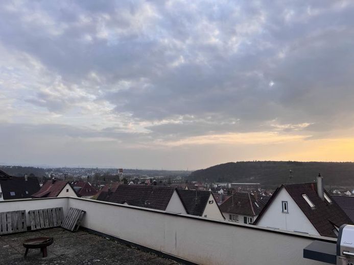 73207 Plochingen: edificio plurifamiliare con 4 unità. Posizione residenziale privilegiata con vista eccellente. 2 garage. 3 unità libere. – Foto 1