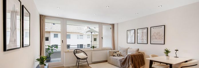 Erstbezug nach Kernsanierung: Exklusive Designerwohnung mit EBK, Balkon & TG-Stellplatz – Wohnzimmer/Esszimmer