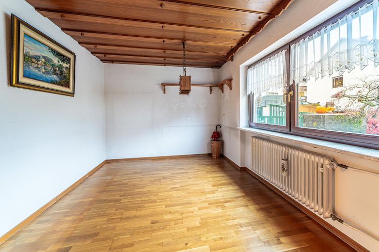 Zweifamilienhaus in Massivbau mit großem Garten in ruhiger Lage – EG Esszimmer