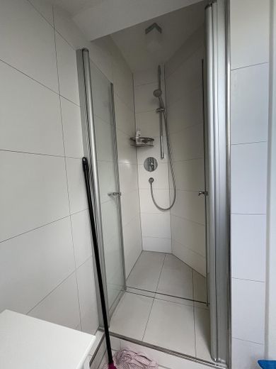 Zwei Zimmer Dachgeschosswohnung in Remseck Ortsteil Aldingen – Badezimmer