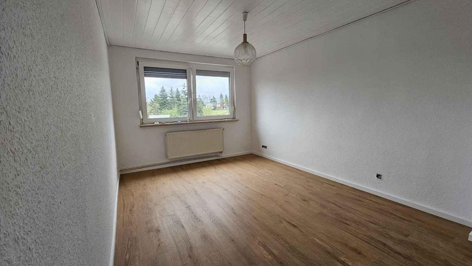 Appartamento di 3 locali appena ristrutturato con cucina attrezzata – idoneo al Wohngeld, libero dal 01.09. – Schlafzimmer 2