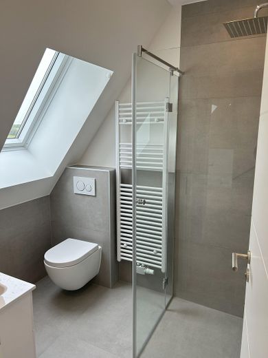 WG-Zimmer in 4er WG komplett saniert und modern – Foto 3