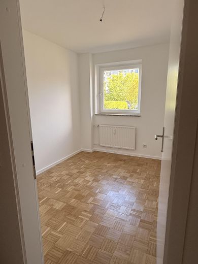 Provisionsfreie frisch renovierte EG-Wohnung mit Stellplatz nahe Wilhelmplatz und Schreventeich – Schlafzimmer