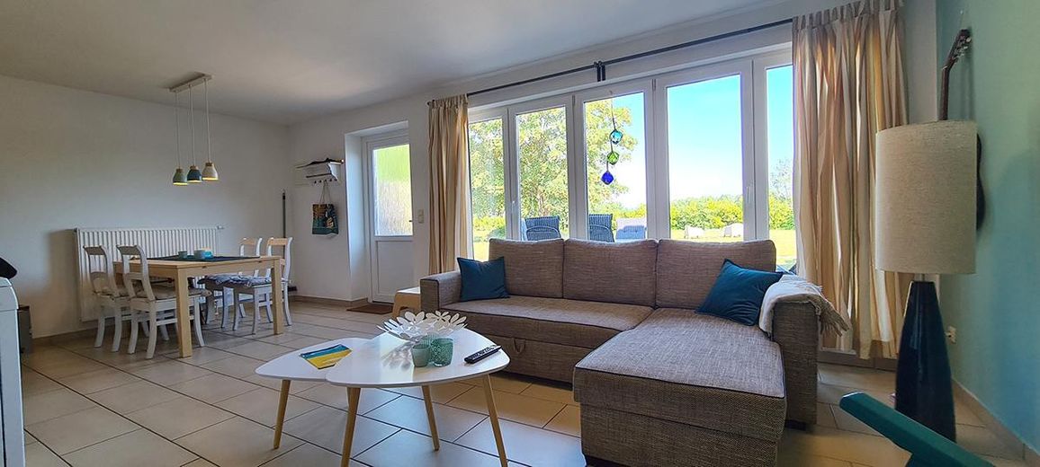 Wohnbereich mit Terrassenblick