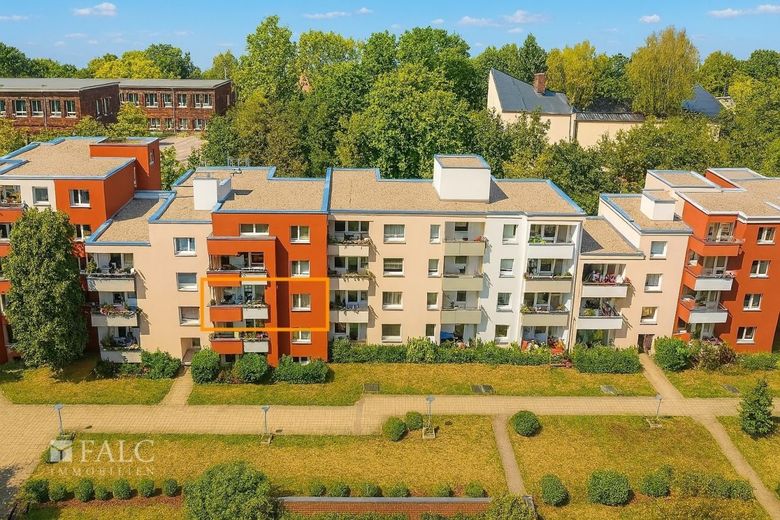 Attraktive Kapitalanlage: Vermietete Wohnung in modernisiertem Wohnensemble – Außenaufnahme