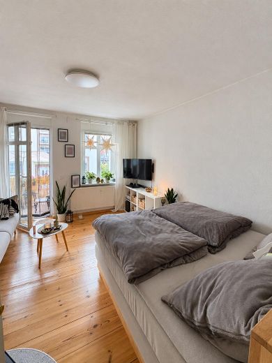 Mieszkanie na wysokim parterze z balkonem – 1,5 pokoju w Fürstenwalde – helles Wohnzimmer 1