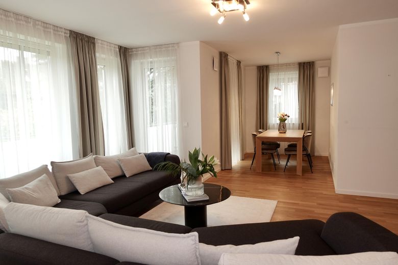 Lichtdurchflutete 3‑Zimmer‑Wohnung in begehrter Lage – Wohnzimmer