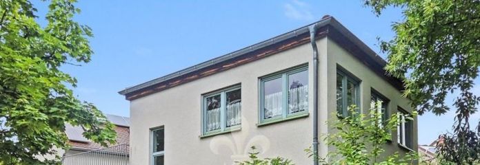 Gepflegte Praxis- oder Bürofläche über zwei Ebenen mit eigenständigem Haus-Charakter
