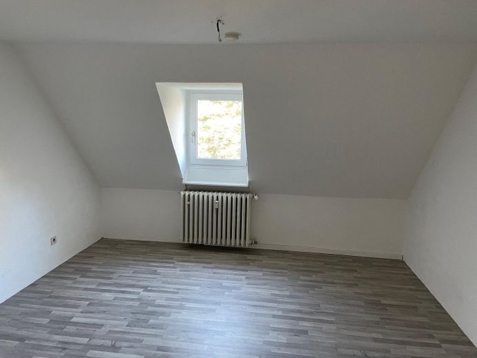 Midden in Altenbochum – vriendelijke 3-kamer zolderwoning in rustige ligging met eigen park – 2. Schlafzimmer
