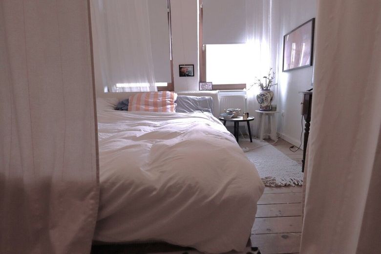 8 Parteien-Mehrfamilienhaus + + im tollen Umfeld + + 1 Garage und ein kleiner Garten am Innenhof – Schlafzimmer