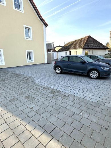 Stellplätze + Fahrradremise