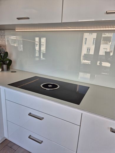 High up on the 5th floor – Super central with extras in Karlsfeld – Cerankochfeld mit Bora-Abzug
