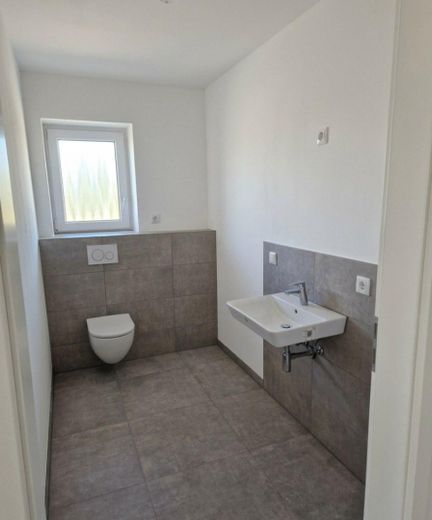 NEU - Saniertes Einfamilienhaus mit sehr viel Platz, Südgarten – Gäste WC