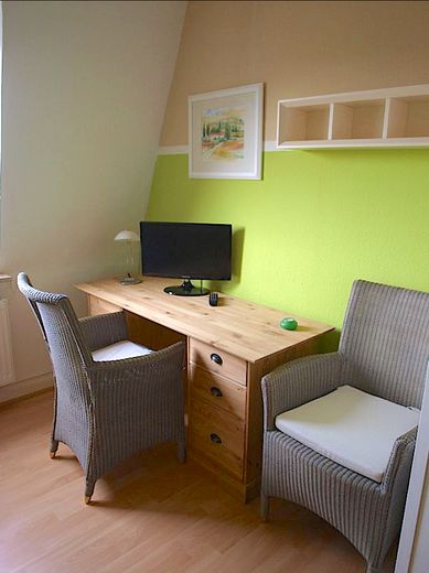 Apartment mit Aussicht chic möbliert 35qm Elberfeld Nähe Rathaus, St. Josef, Bayer + Nordbahntrasse – Wohn-/Schlafraum