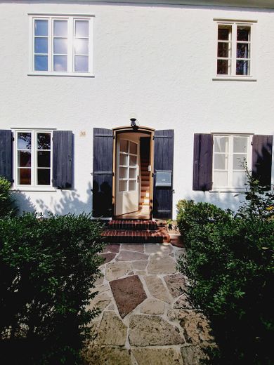 Fundstück: Schönes, sehr individuelles Reihenmittelhaus für Pärchen – Eingangsbereich