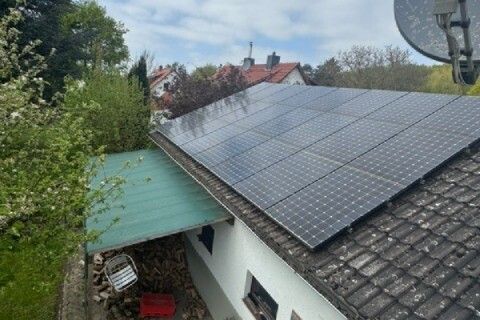 Großes EFH mit PV-Anlage, Kamin, Keller, Garagen und herrlichem Garten ! – Solaranlage