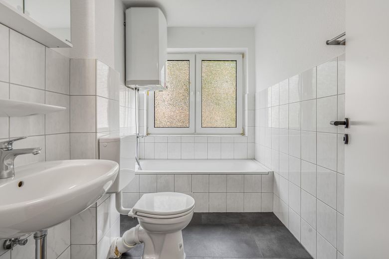 Frisch renovierte 3-Zimmer-Wohnung mit Balkon und Aufzug – sofort einziehen, provisionsfrei – Foto 4