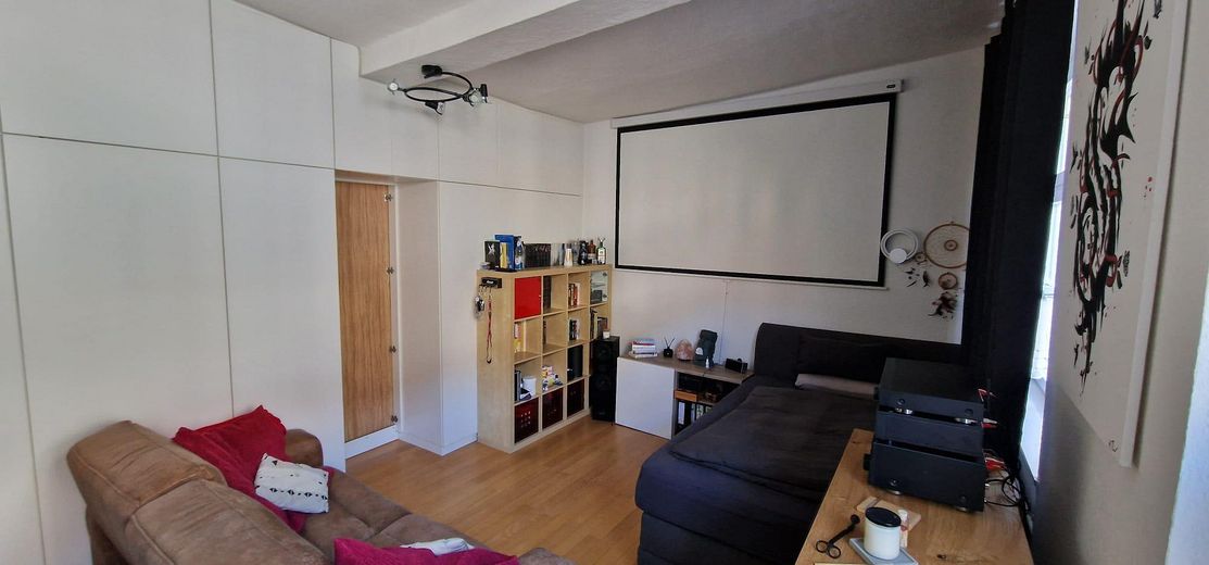 Büro mit Beamersystem