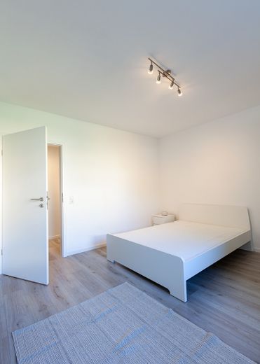 Appartamento arredato di 2 locali a Kassel-Nord-Holland – ristrutturato, con balcone e adatto a convivenza – Zimmer 2
