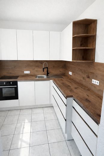 3-Zimmer Wohnung (64m²) mit Terasse und Gartenmitbenutzung in Puderbach zu vermieten, renoviert – Küche
